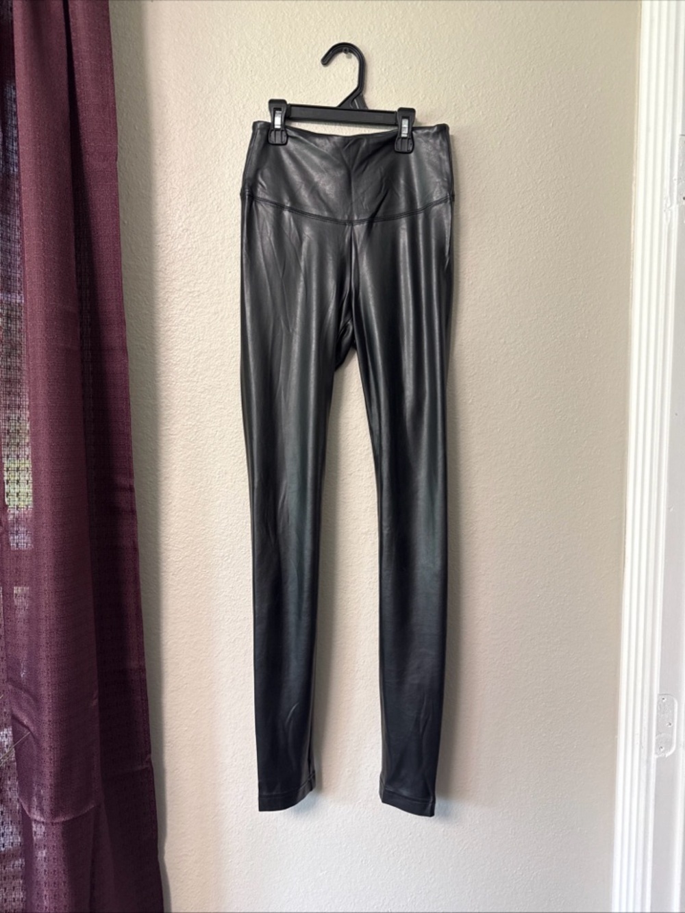 B1/5 White House Black Market Runway Black Faux Leather Leggings Size 00